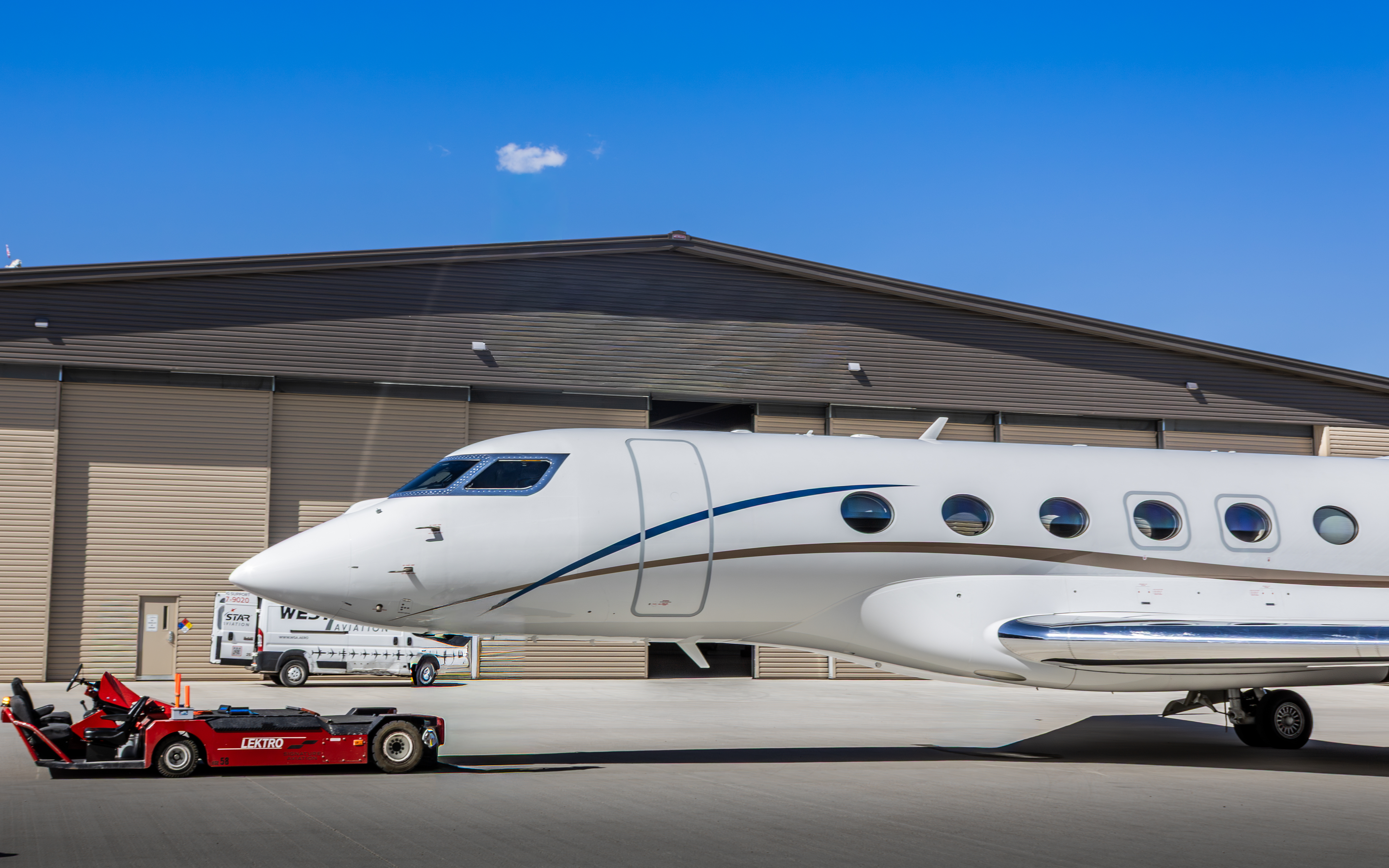 Gulfstream portrait on the ramp