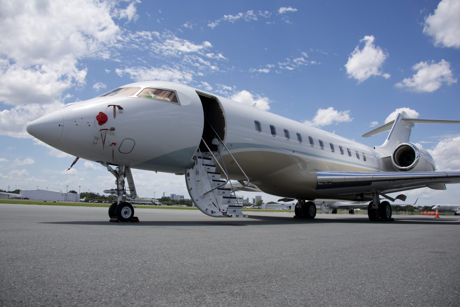 Unedited Global 5000 on the ramp
